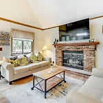 Poconos Vacation Rental 6 Mi To Lake Wallenpaupack