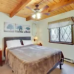 Poconos Vacation Rental 6 Mi To Lake Wallenpaupack